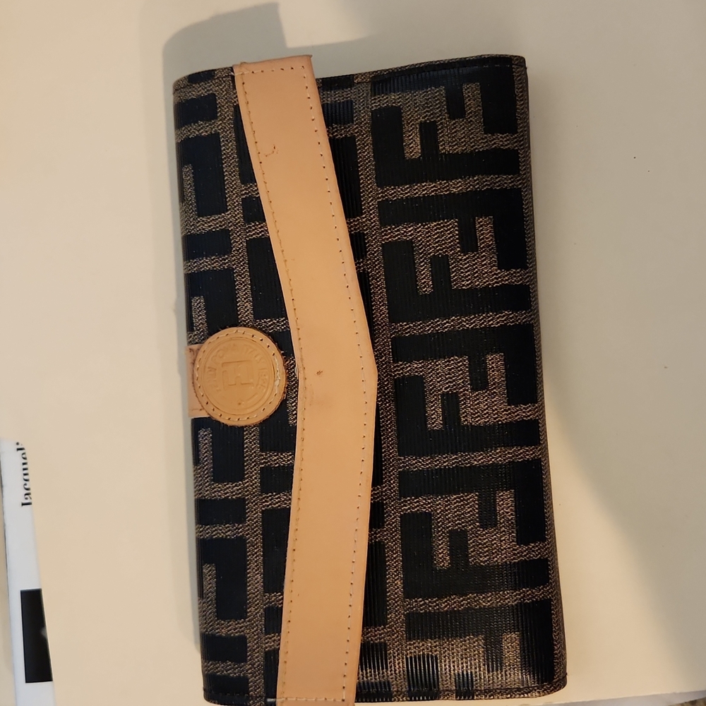 LADIES WALLET And Checkbook Folder